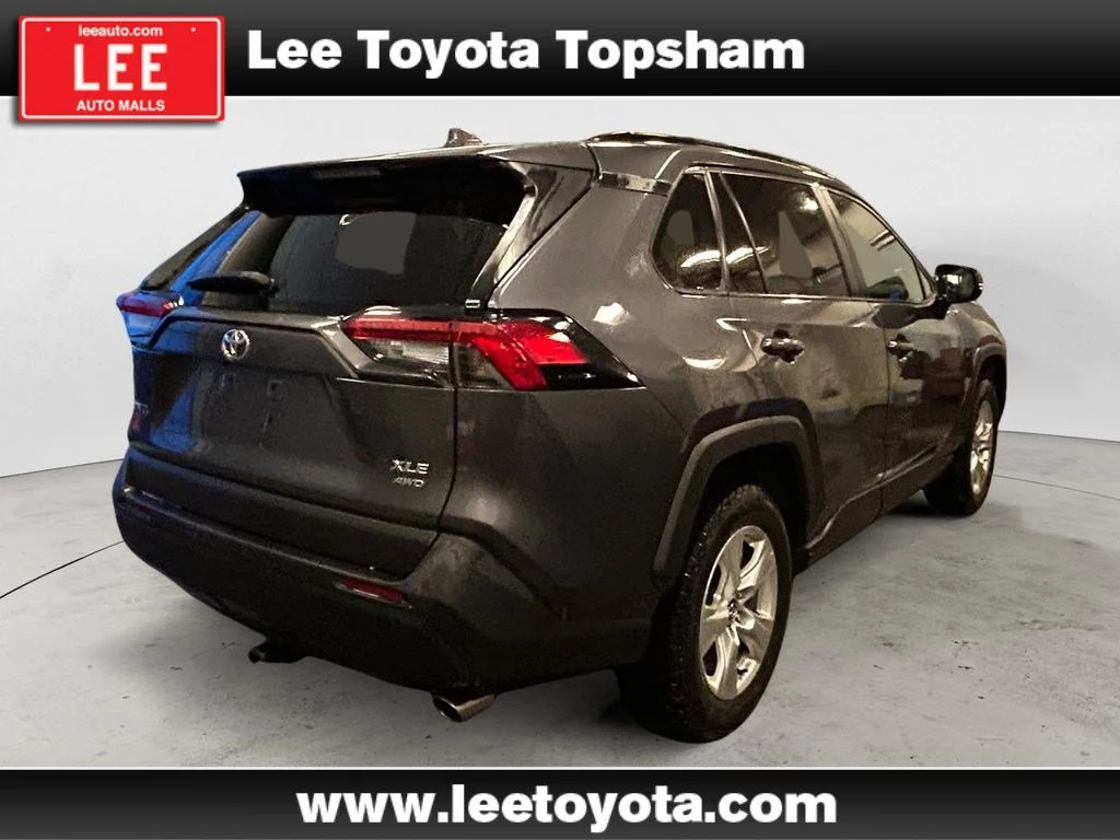 Used 2020 Magnetic Gray Metallic Toyota XLE image 5