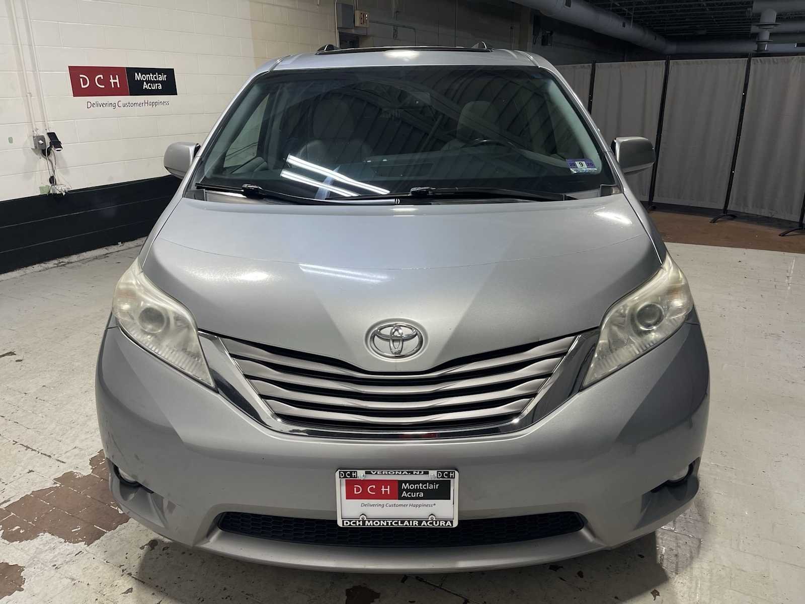 Used 2017 Silver Sky Metallic Toyota XLE image 6