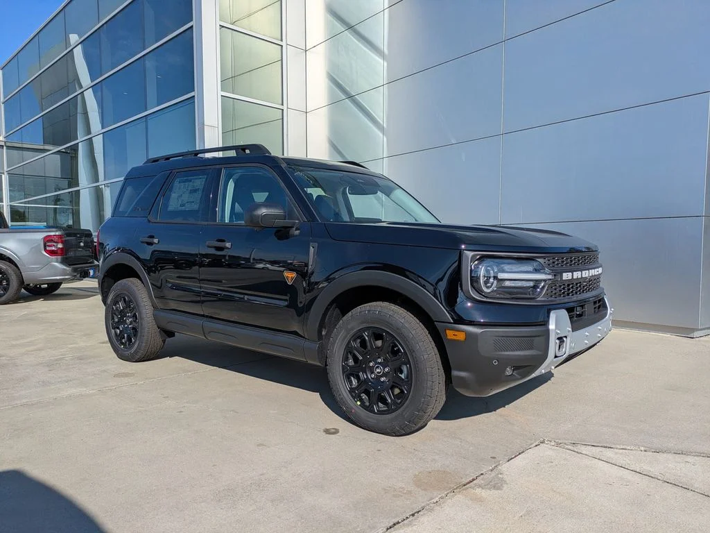 New 2025 Shadow Black Ford Badlands image 2