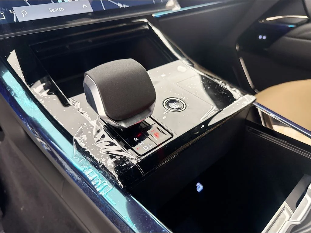 New 2026 Varesine Blue Land Rover Dynamic SE image 17