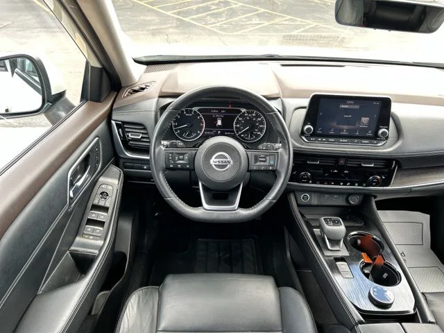 Used 2021 Pearl White Nissan SL image 27