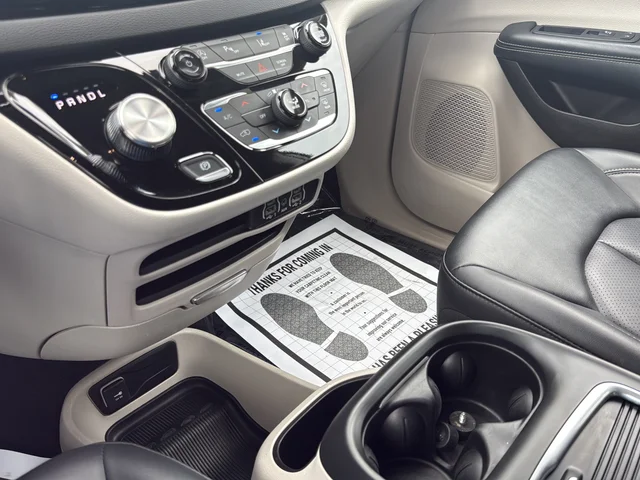 Used 2024 White Chrysler Touring L image 22