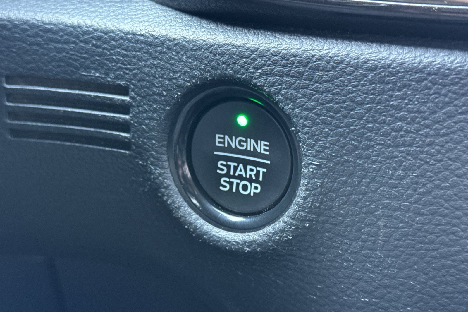 Used 2020 Shadow Black Ford LARIAT image 22