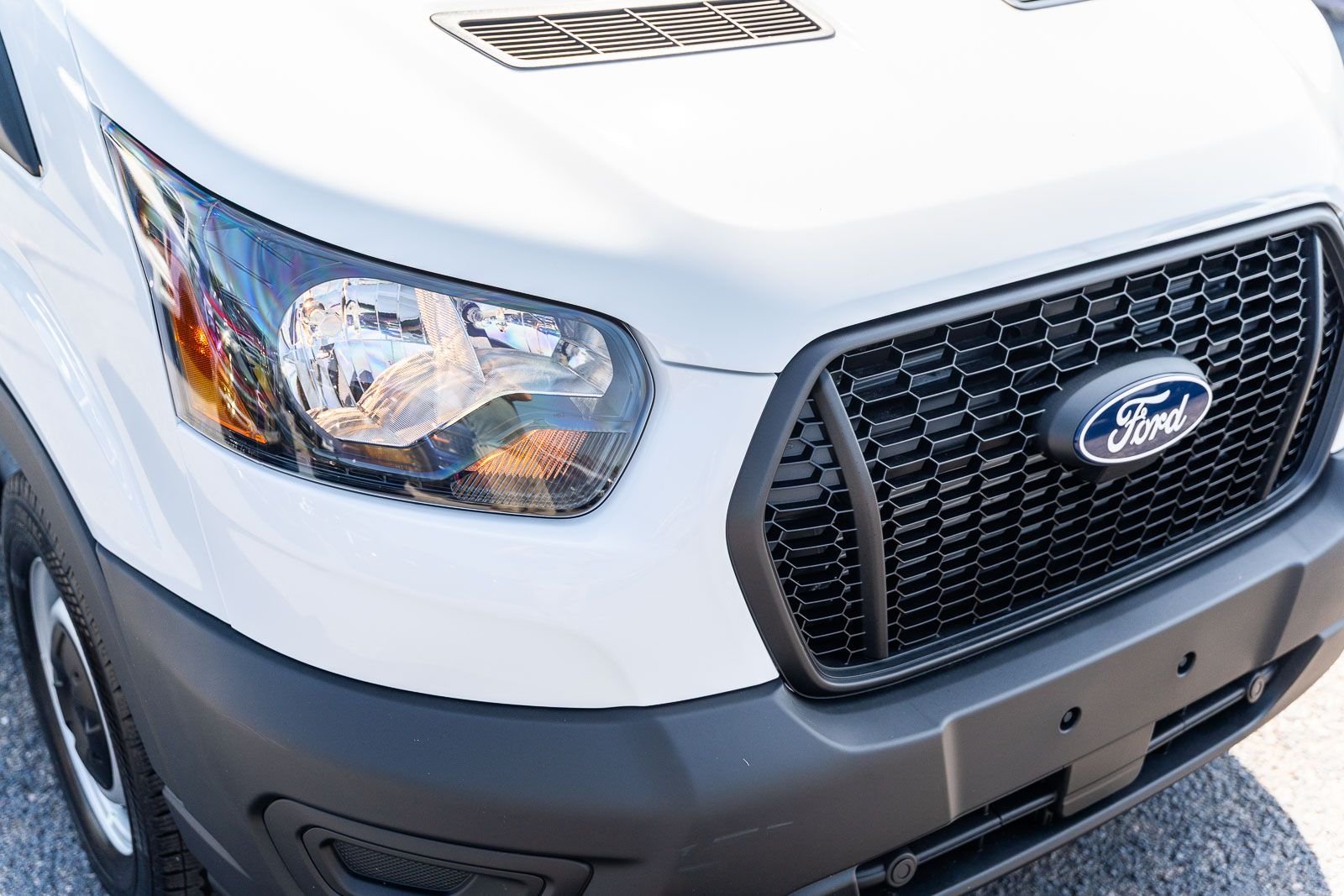New 2026 Oxford White Ford Cargo Van image 6