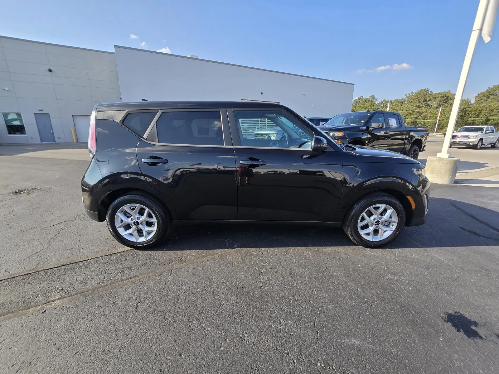 Used 2024 Black Kia LX image 8