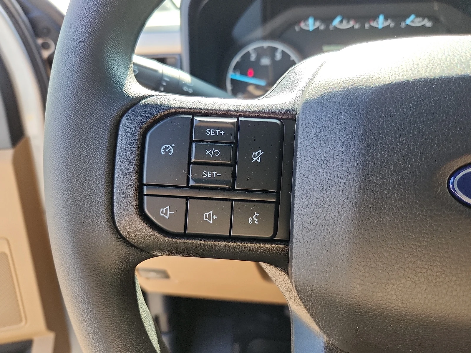 New 2027 Iconic Silver Metallic Ford XLT image 20