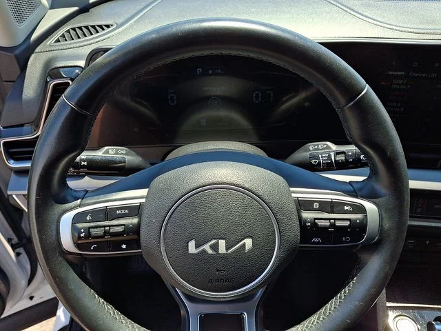 Used 2023 White Kia EX image 20
