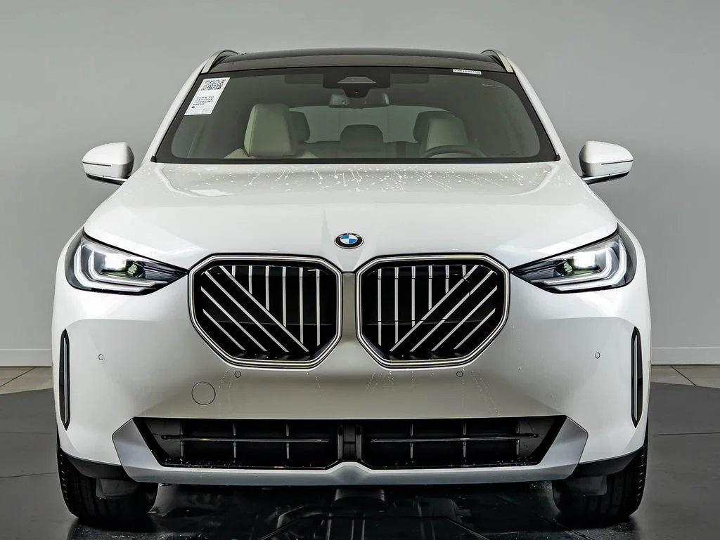 New 2026 Mineral White Metallic BMW 30 xDrive image 2