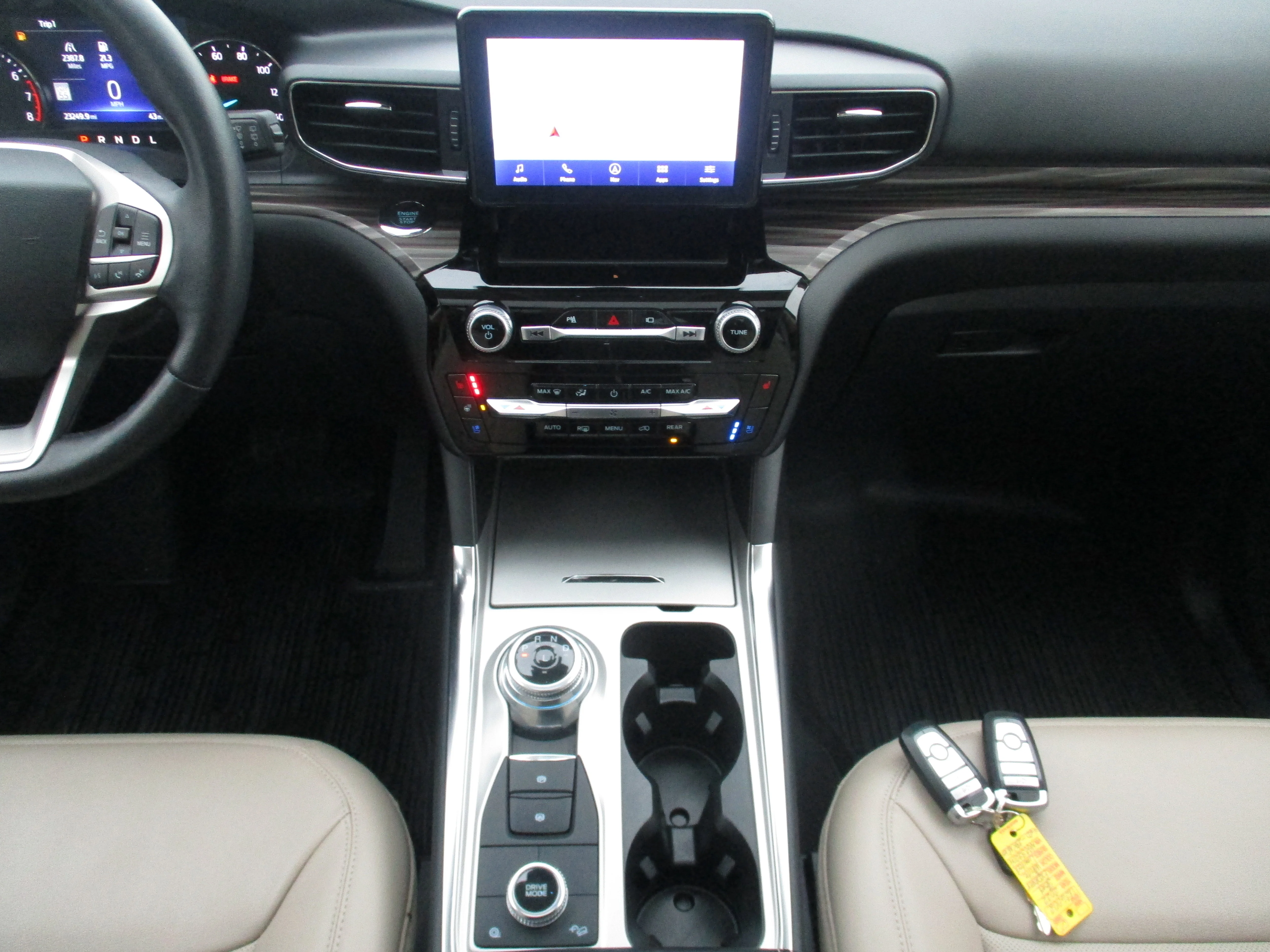 Used 2022 Star White Metallic Tri-Coat Ford Limited image 38