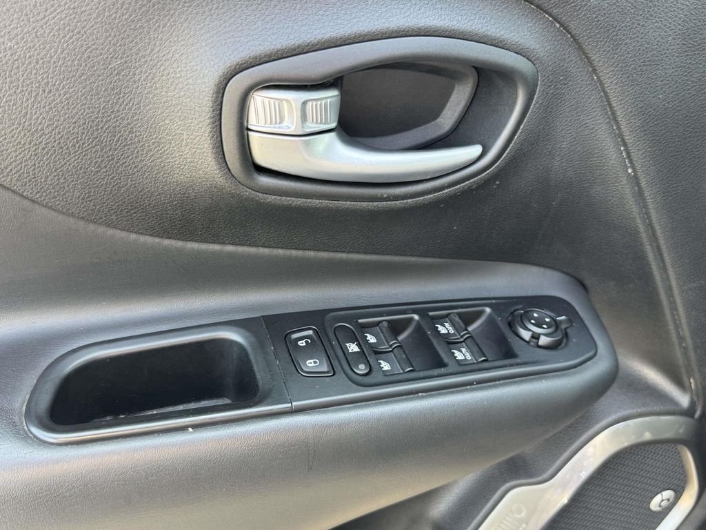 Used 2019 Blue Jeep Limited image 27