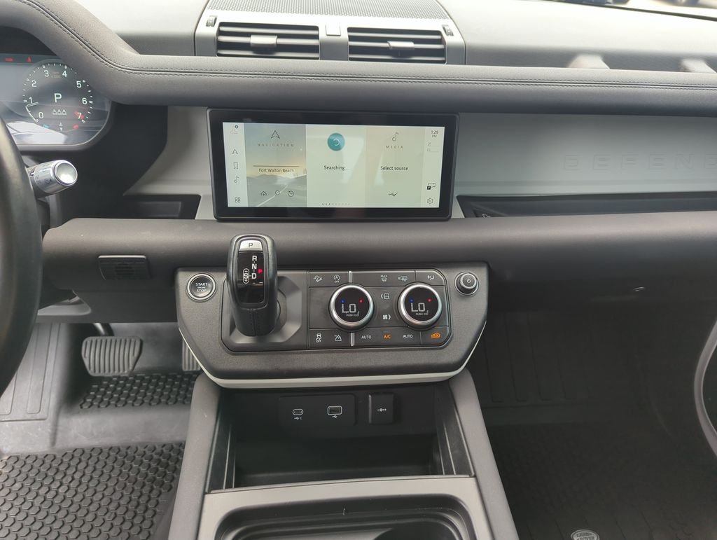 Used 2022  Land Rover S image 24