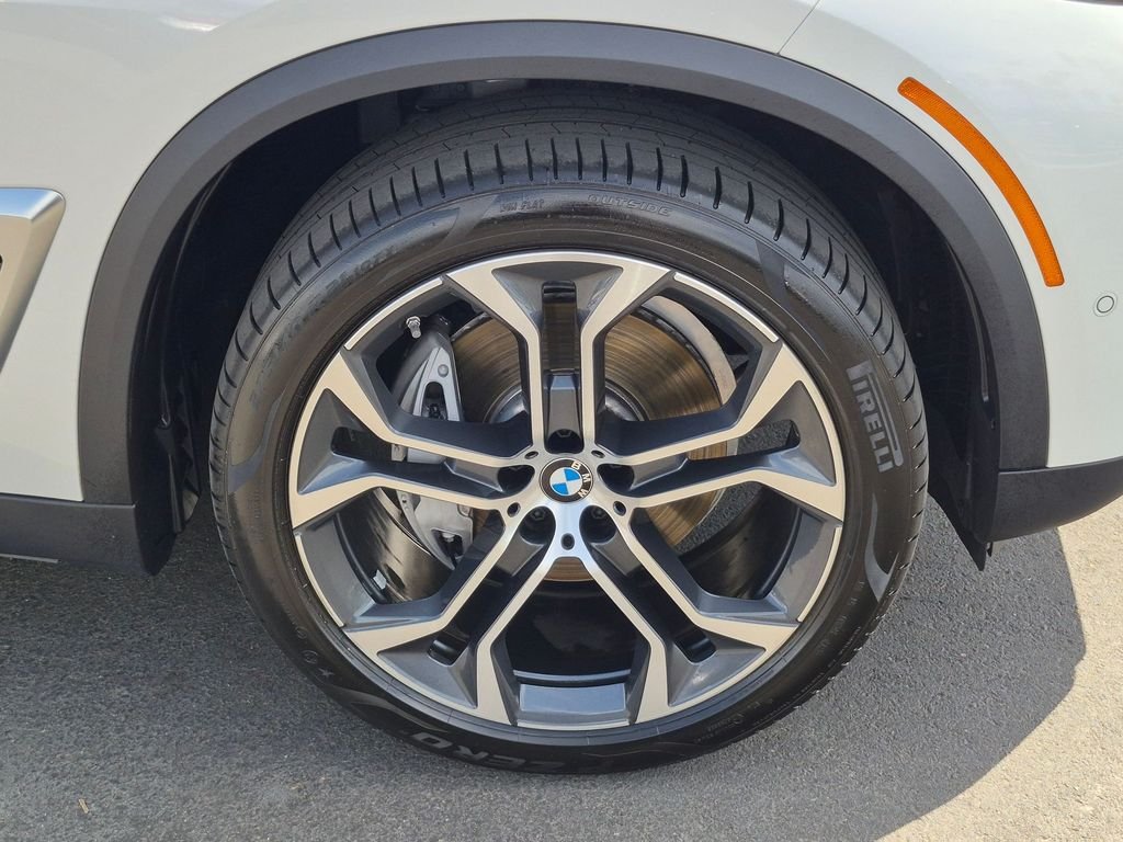 Used 2026 White BMW xDrive40i image 30