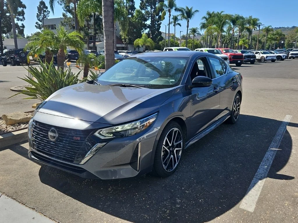 Used 2025 Gray Nissan SR image 3