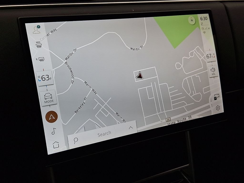 Used 2025  Land Rover SE image 19