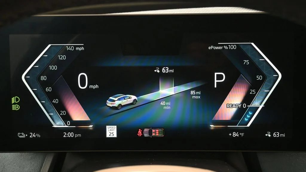 Used 2024 White BMW xDrive50 image 9