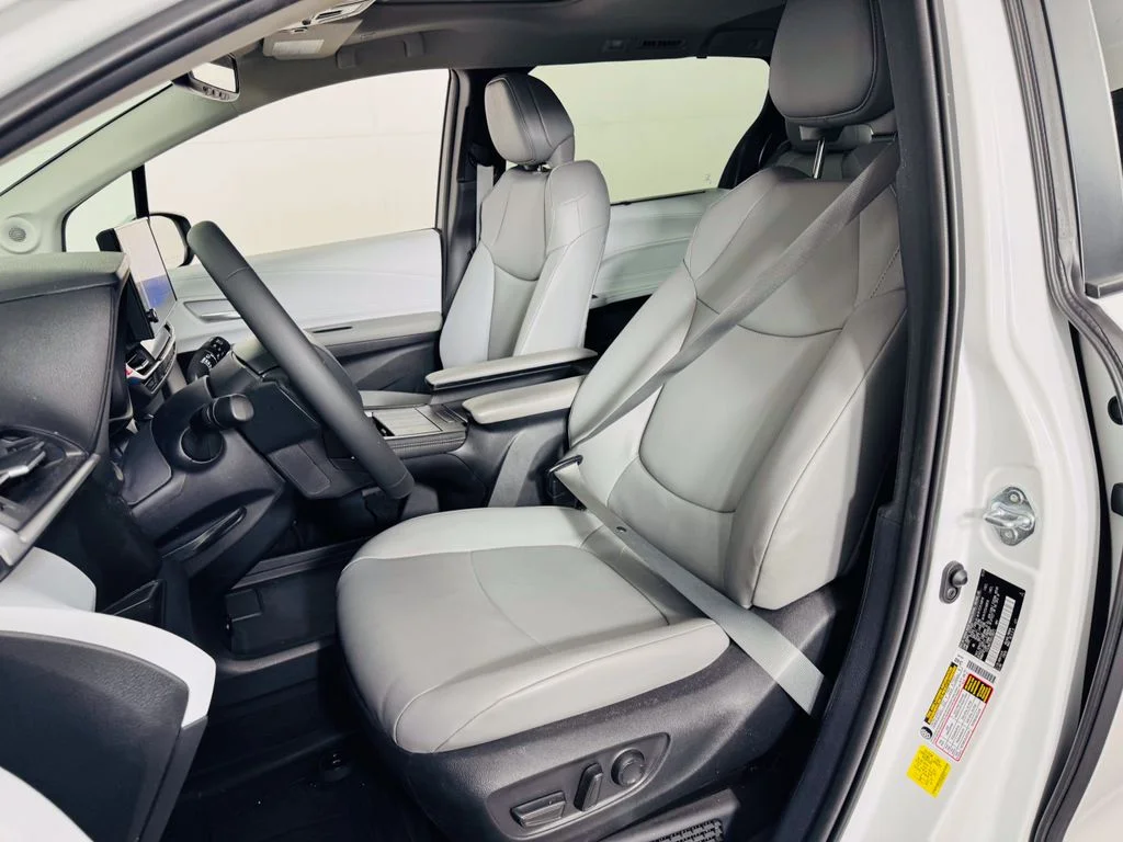 Used 2025 Beige Toyota XLE image 6