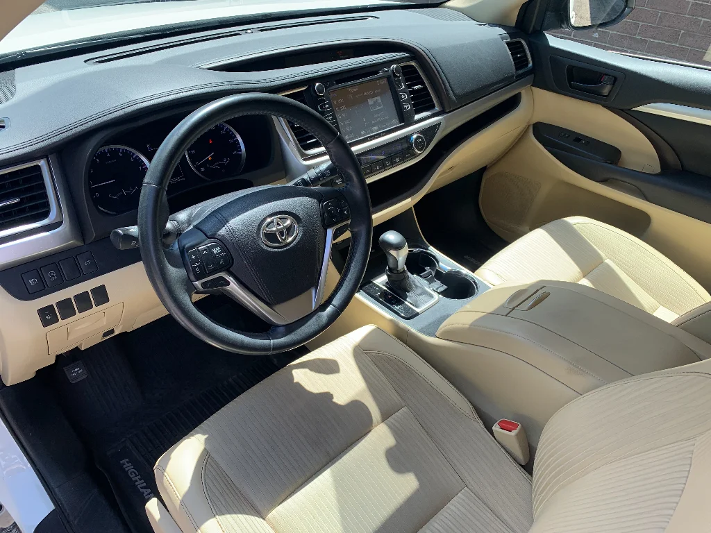 Used 2017 Blizzard Pearl Toyota LE Plus image 12