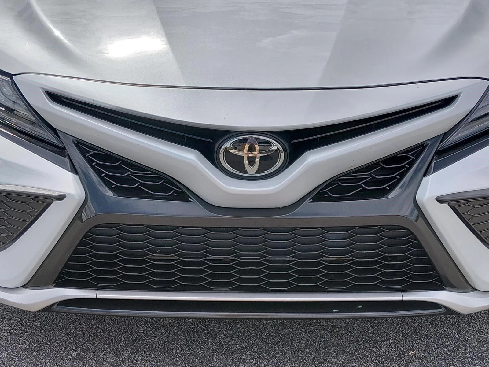 Used 2021 Wind Chill Pearl Toyota XSE image 9