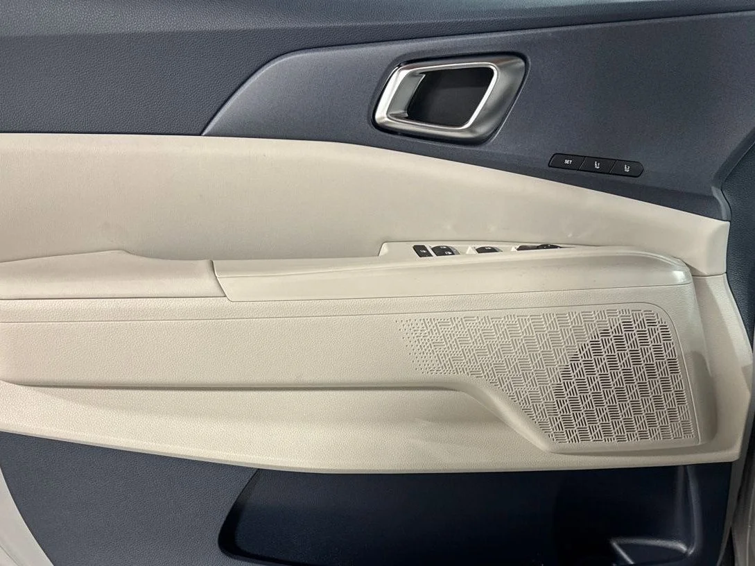 New 2026 Ivory Kia EX image 21