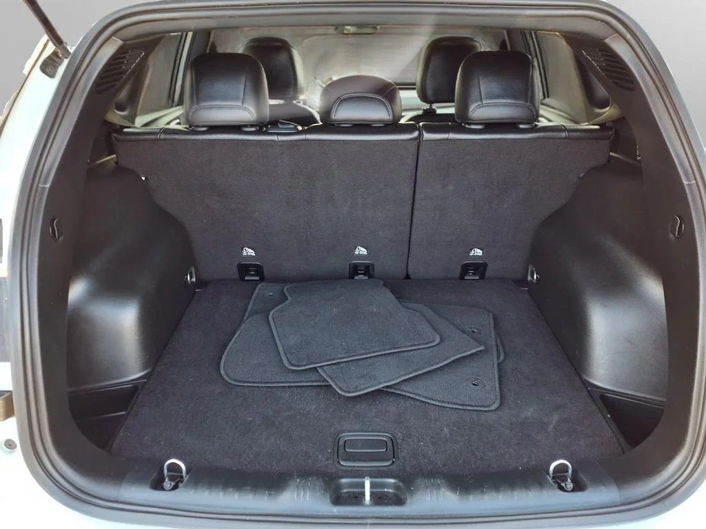 Used 2025 White Jeep Limited image 26