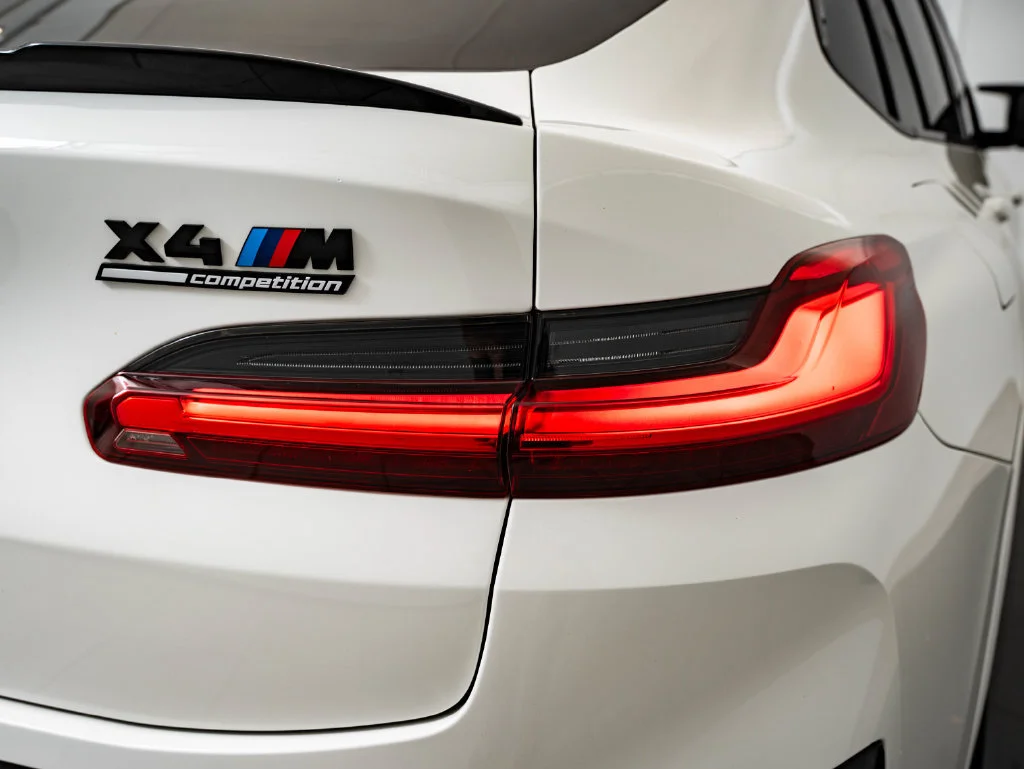 Used 2024 Alpine White BMW  image 9