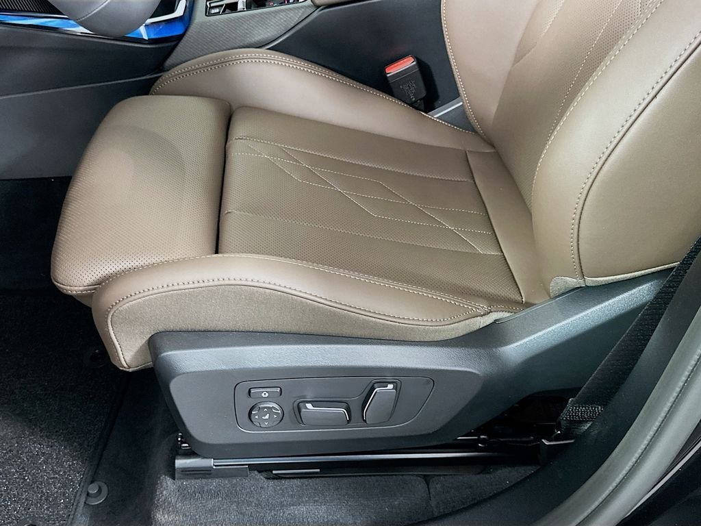 New 2026 Black Sapphire Metallic BMW M50 xDrive image 21