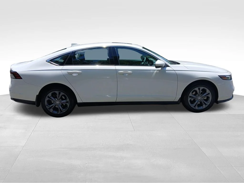 Used 2024 White Honda EX image 6
