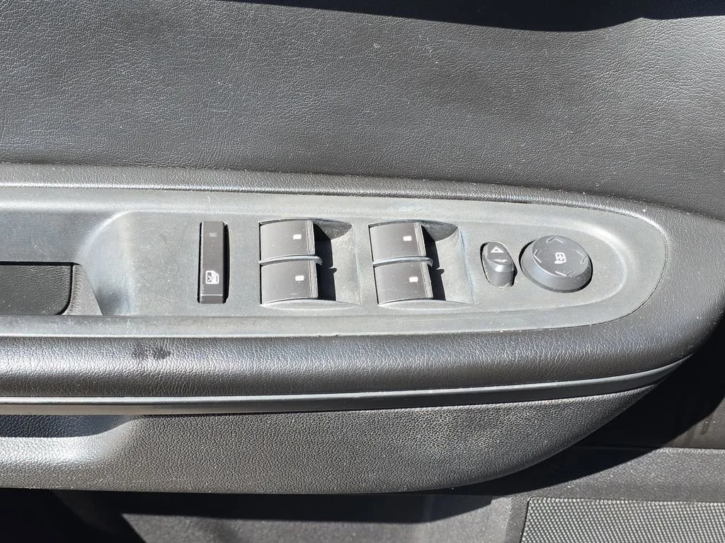 Used 2014 Cyber Gray Metallic GMC SLE image 30