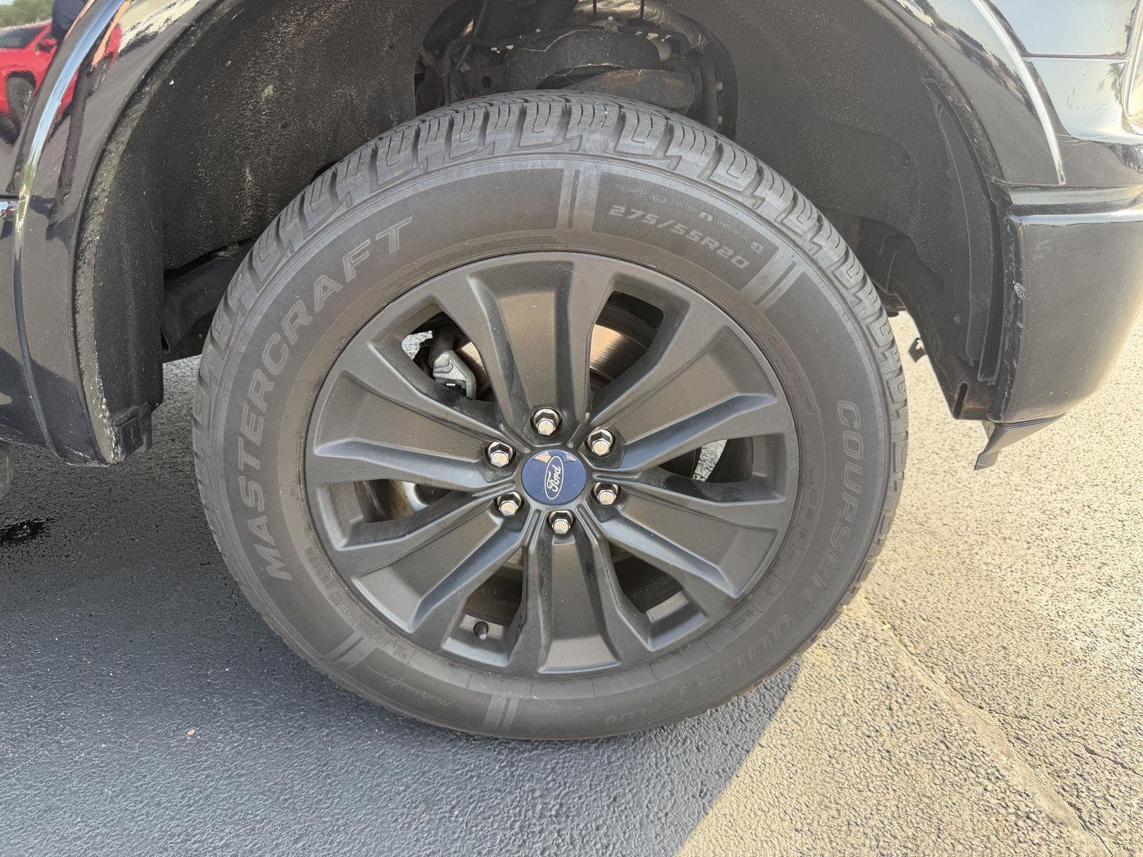 Used 2020 Agate Black Metallic Ford LARIAT image 30