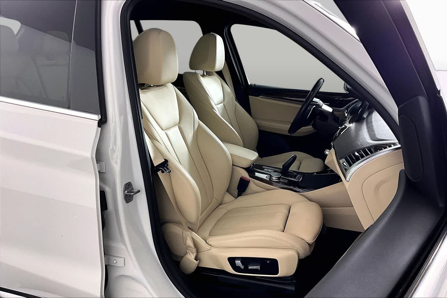 Used 2019 Alpine White BMW sDrive30i image 9