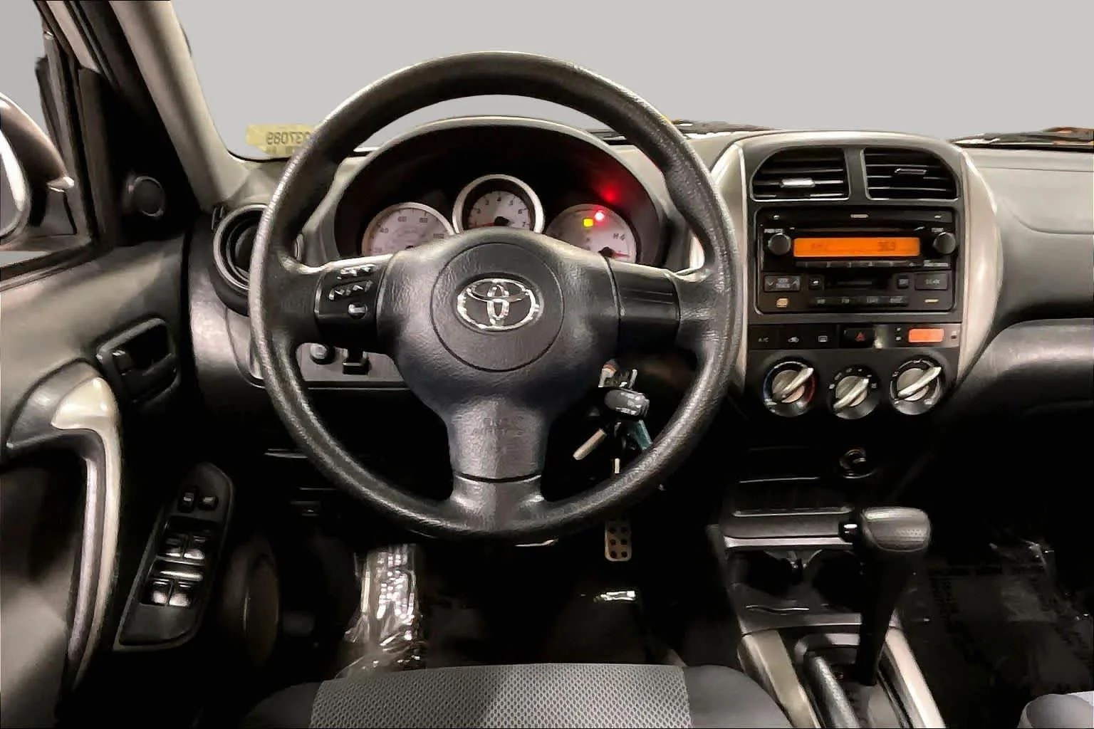 Used 2005 Titanium Metallic Toyota  image 5