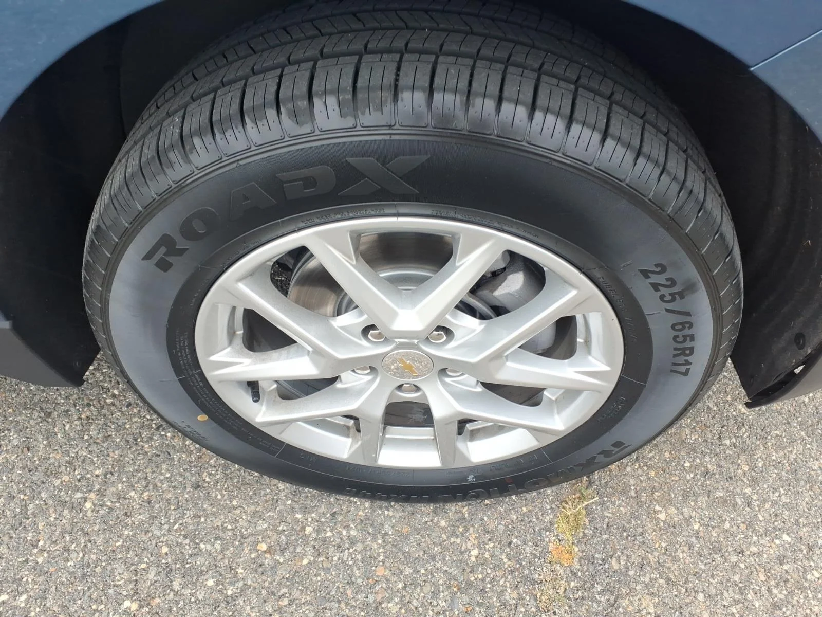 Used 2024 Lakeshore Blue Chevrolet LT image 10