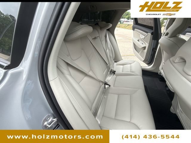 Used 2025 Gray Volvo Plus, B6 AWD Gas (mild hybrid) image 27