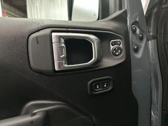 New 2026 Anvil Clear-Coat Exterior Paint Jeep Sport S image 17
