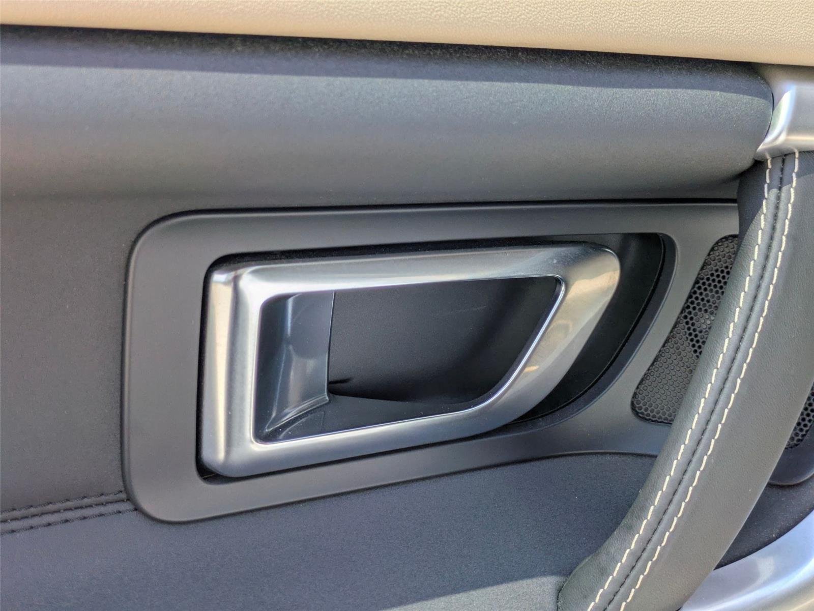 Used 2018 WHITE LAND ROVER HSE image 24