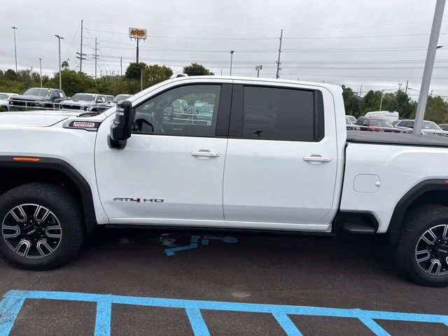 Used 2023 White GMC AT4 image 3