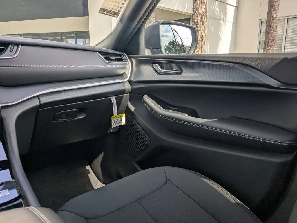 New 2026 Baltic Gray Metallic Clearcoat Jeep Laredo X image 18