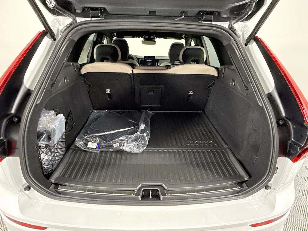 New 2026 Crystal White Volvo T8 Plus image 22