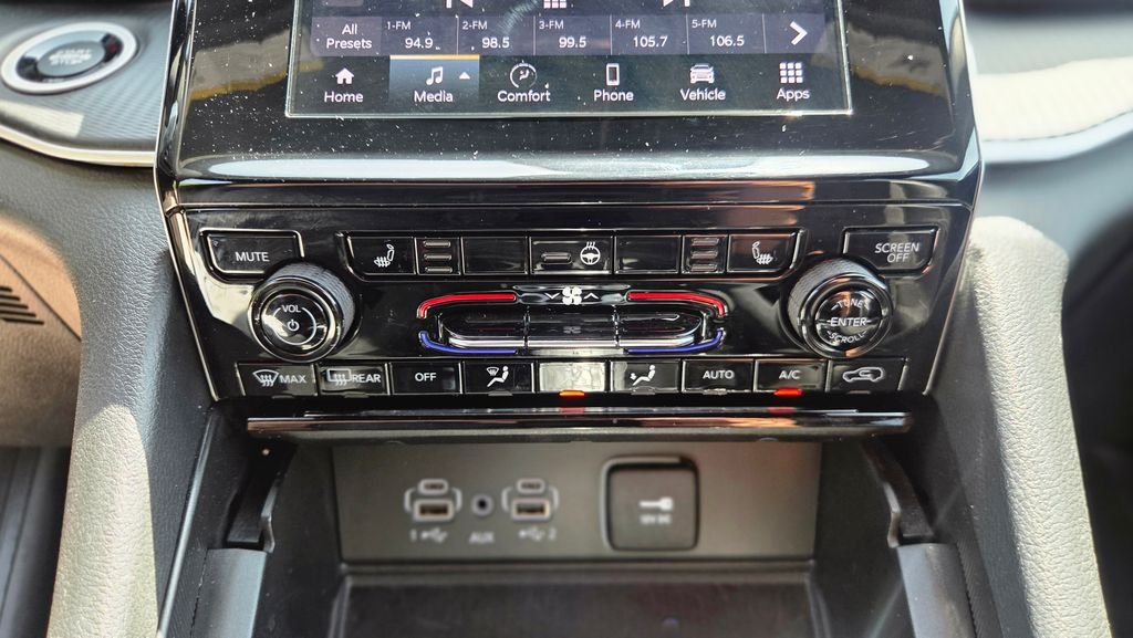 Used 2023 Silver Jeep Altitude image 23