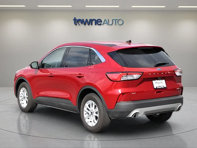 Used 2022 Red Ford SE image 3