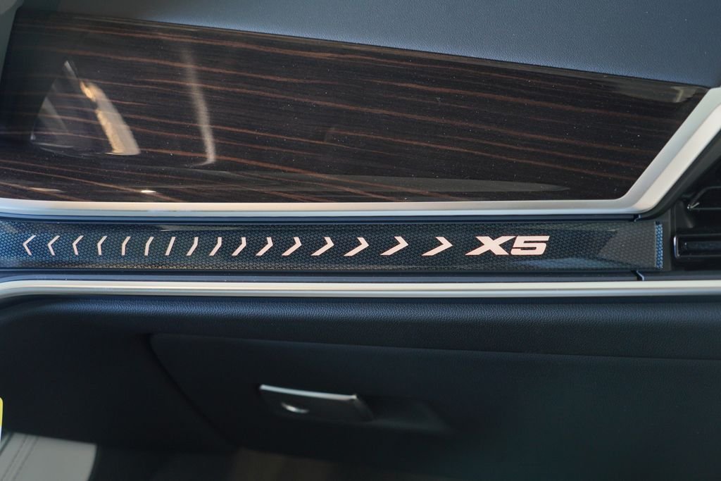 New 2026 Black Sapphire Metallic BMW sDrive40i image 15