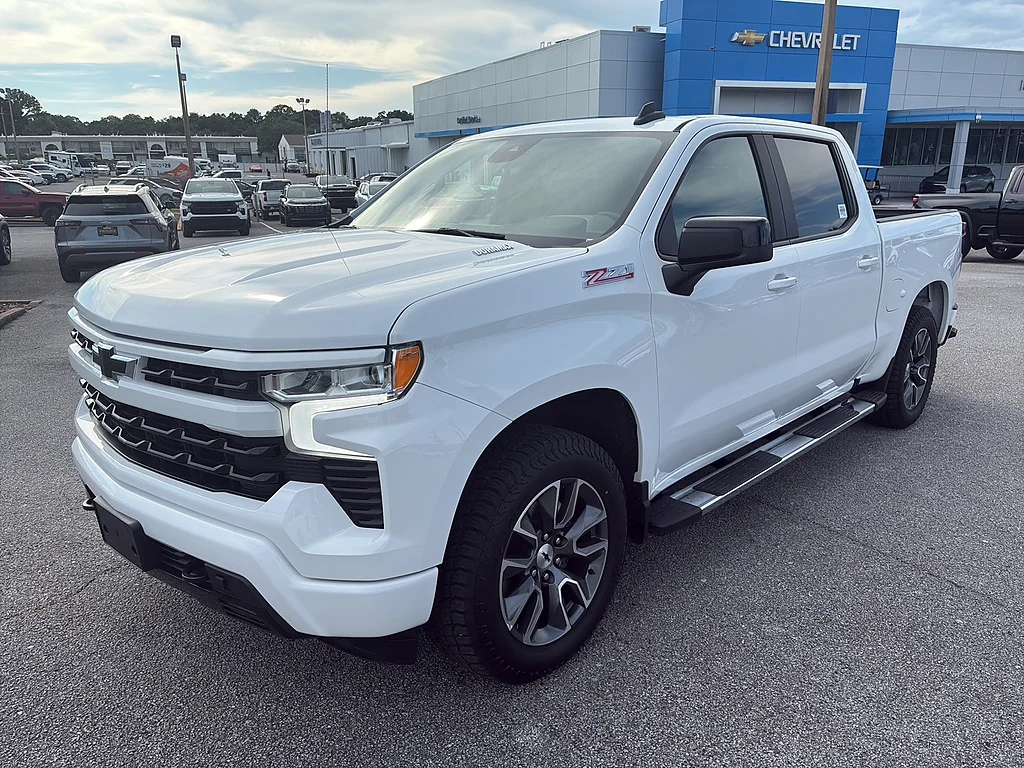 Used 2023 Summit White Chevrolet  image 2