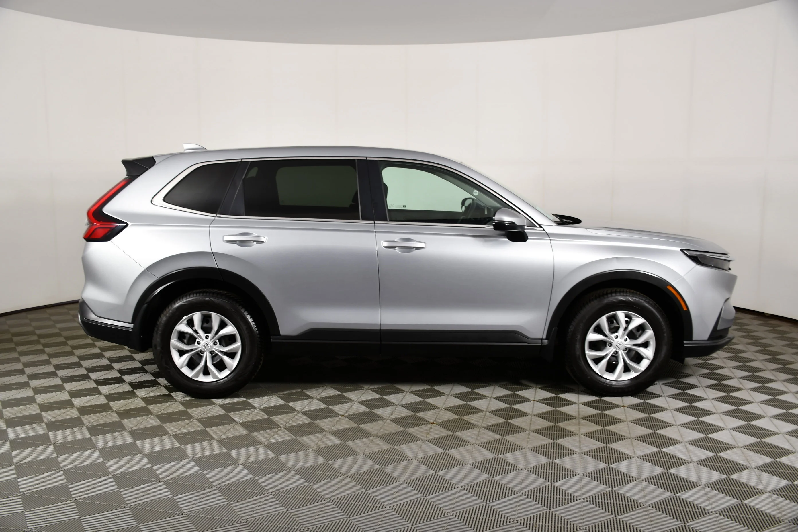 Used 2025 Solar Silver Metallic Honda LX image 5