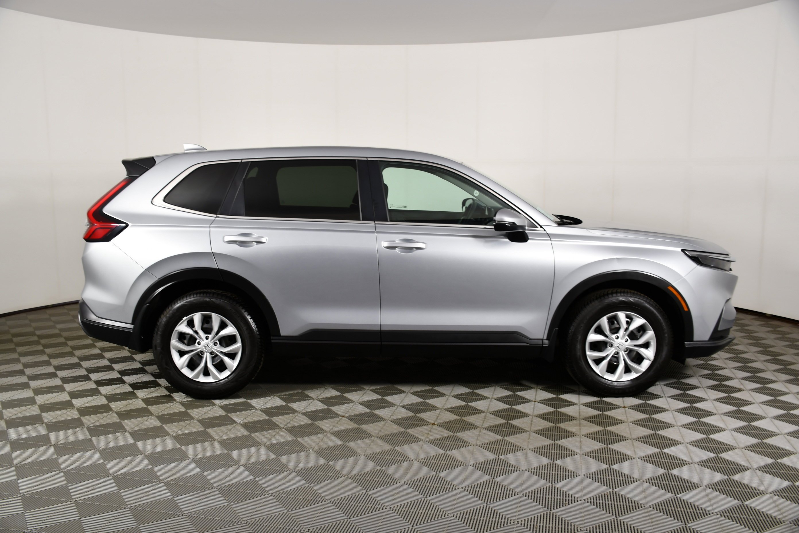 Used 2025 Solar Silver Metallic Honda LX image 5
