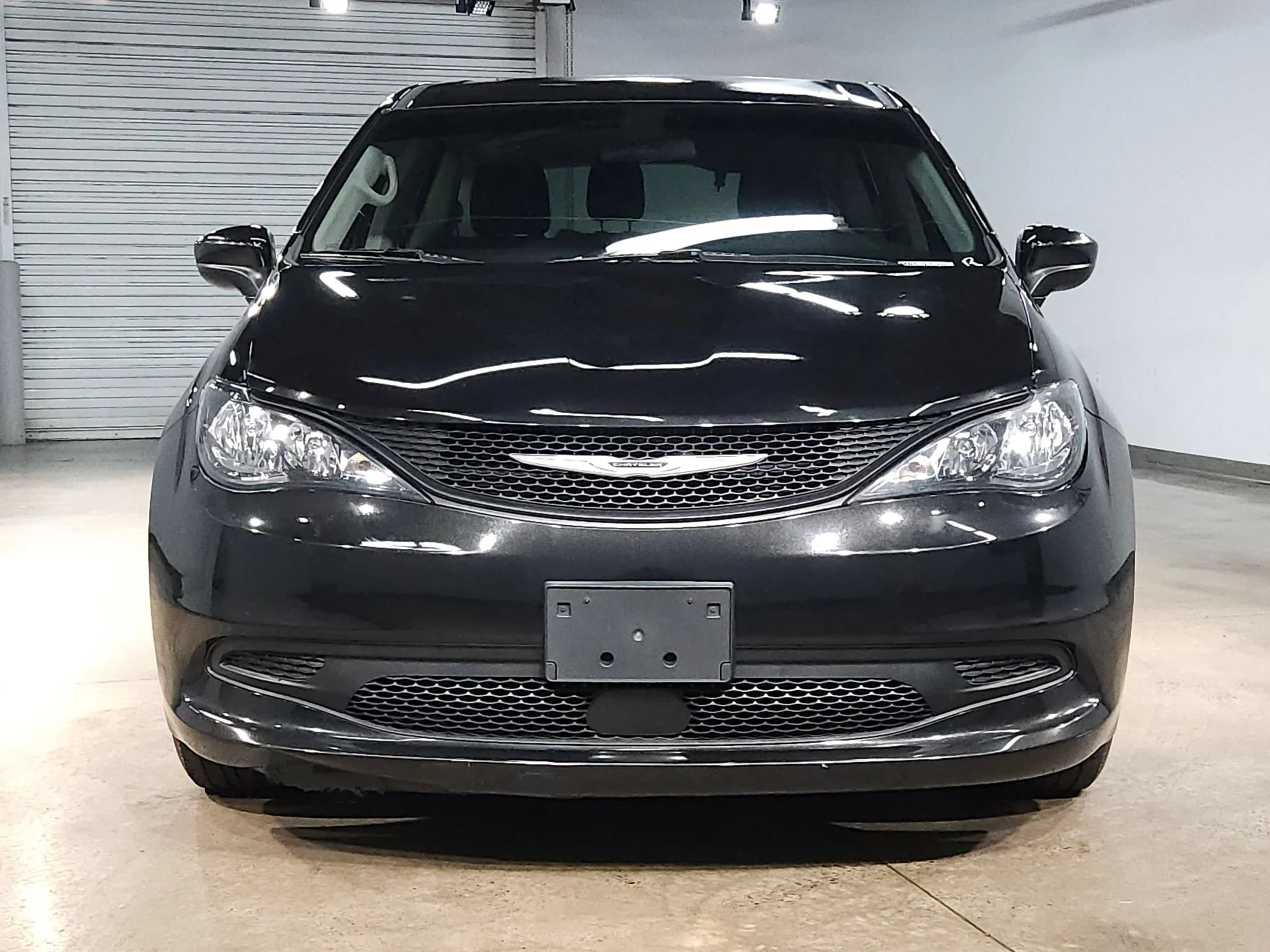 Used 2021 Brilliant Black Crystal Pearlcoat Chrysler L image 2