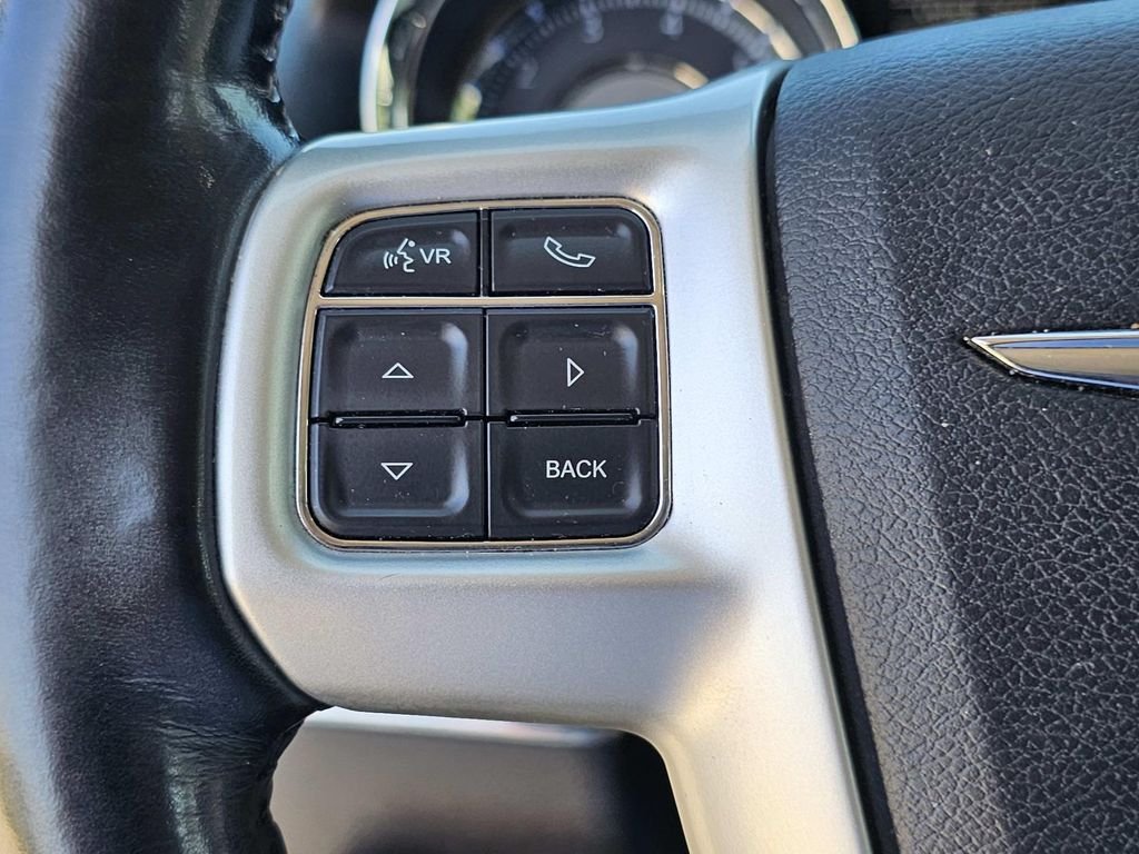 Used 2015 Black Chrysler Touring-L image 25
