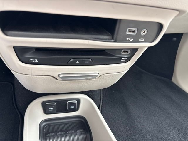 Used 2019 Crystal Metallic Chrysler Touring L Plus image 18