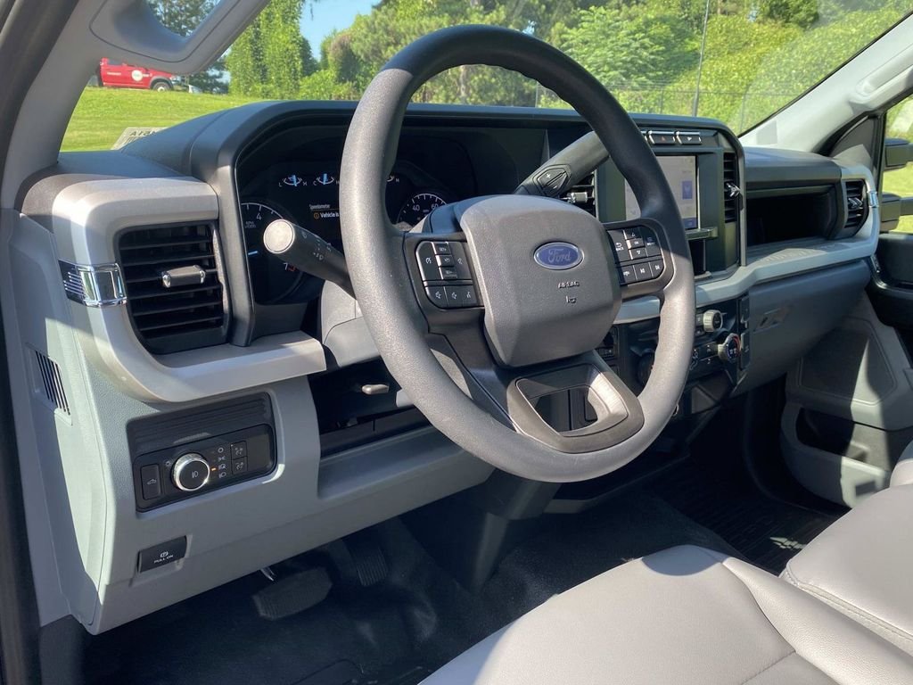 Used 2024 Oxford White Ford XL image 19