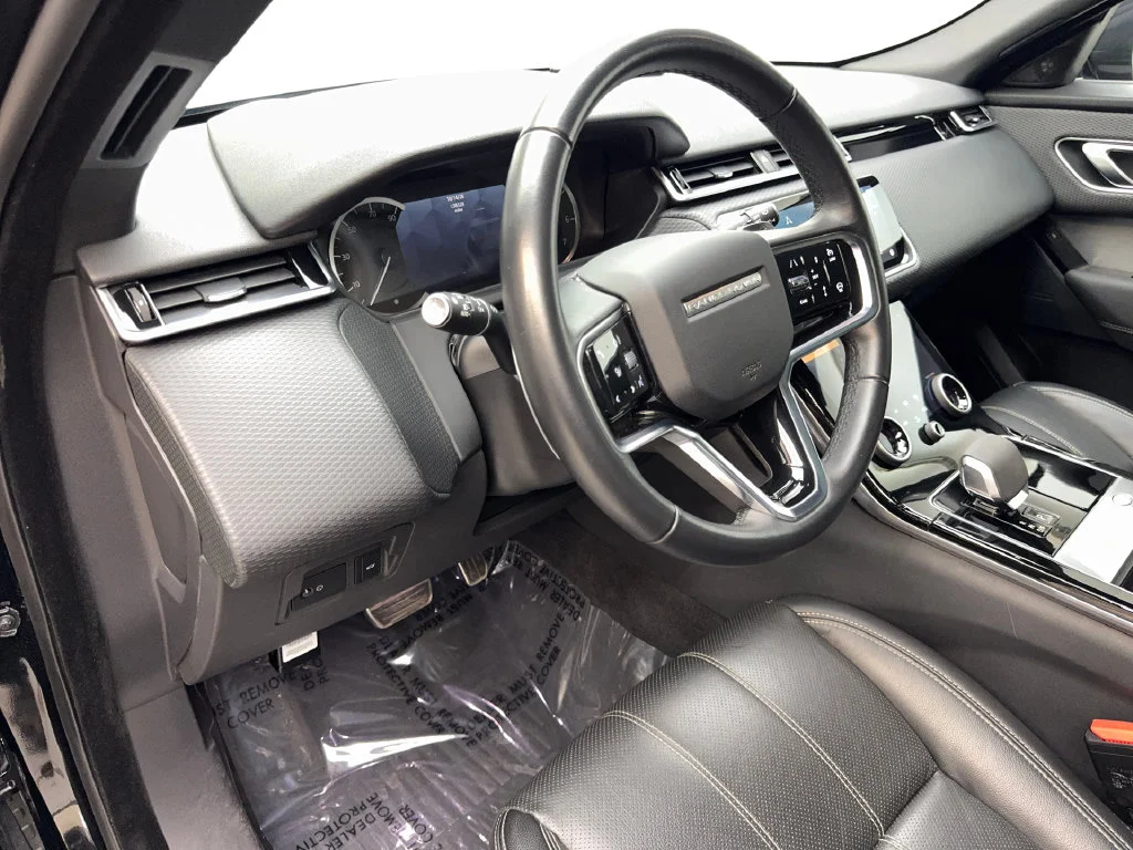 Used 2023 Black Land Rover R-Dynamic S image 52