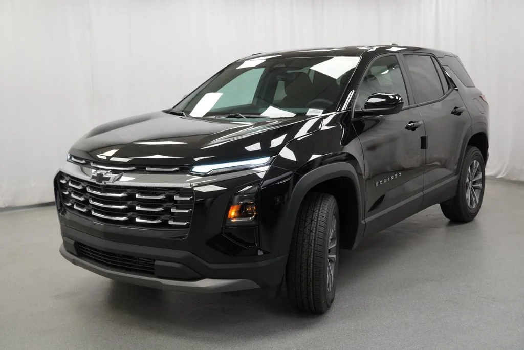 2027 Chevrolet Equinox LT - Photo 4